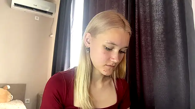Snapshot of TwinedPeril chatting on October 10, 7:57 am TwinedPeril online show from October 10, 7:57 am