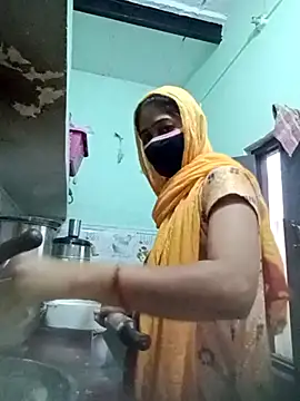 Cute-Charvii online show from April 28, 12:52 am