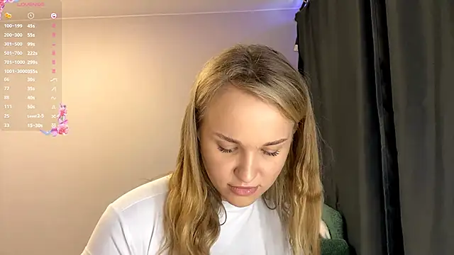 Snapshot of TanekaBoitel chatting on October 15, 10:18 am TanekaBoitel online show from October 15, 10:18 am