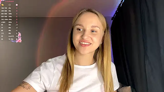 Snapshot of TanekaBoitel chatting on September 23, 11:30 am TanekaBoitel online show from September 23, 11:30 am