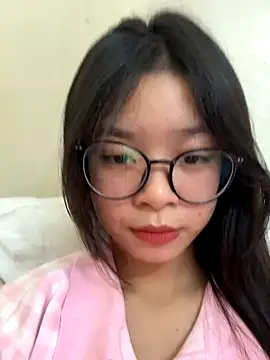 Snapshot of mau15_ chatting on October 14, 10:07 am mau15 online show from October 14, 10:07 am