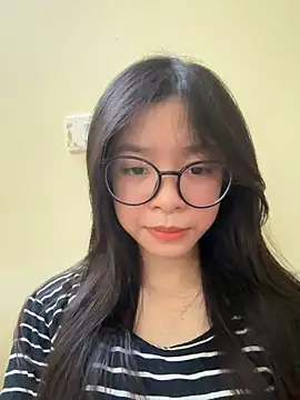 Snapshot of mau15_ chatting on October 17, 10:18 am mau15 online show from October 17, 10:18 am