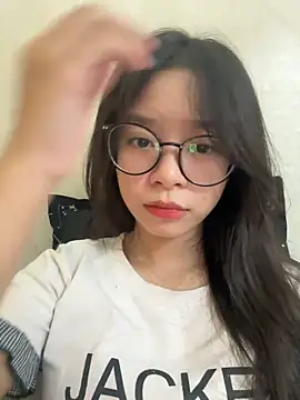 Snapshot of mau15_ chatting on October 12, 9:55 am mau15 online show from October 12, 9:55 am