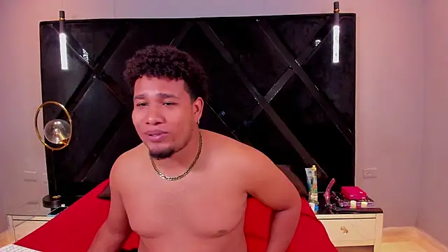 LucasandSasha online show from April 16, 9:39 pm