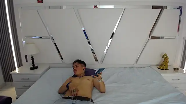 oblivionlove online show from April 27, 8:50 pm