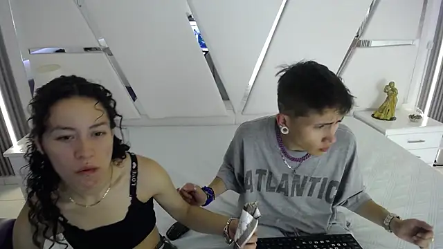 oblivionlove online show from April 24, 9:17 pm