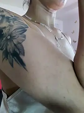 ValeNiitaLuv online show from April 19, 5:24 pm