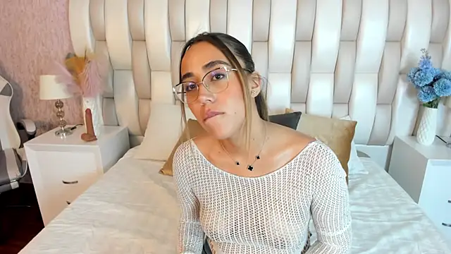 sara ospina  online show from October 15, 4:26 am