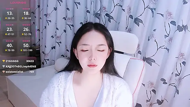 Niannian- online show from November 22, 5:37 pm