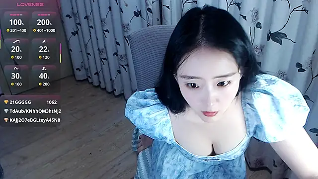 Niannian- online show from October 1, 3:28 pm