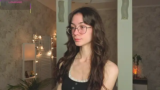 ReneeLippeatt online show from October 9, 8:13 pm