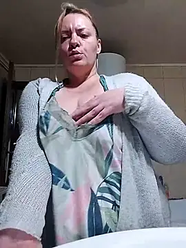 Mommygetnaughty online show from December 15, 11:10 pm