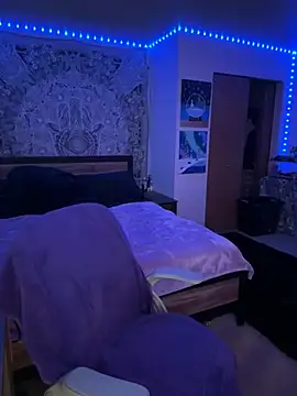 MaciiMayy online show from February 6, 11:30 pm