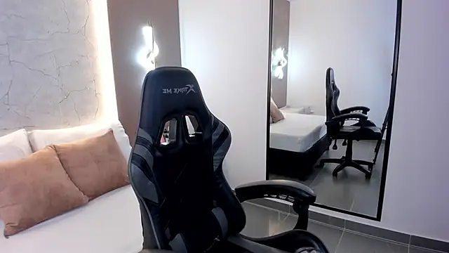 olivia willoow online show from March 8, 2:37 am