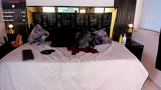 Dafne  Ruiz online show from April 25, 1:41 pm