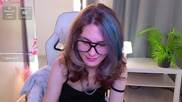 Snapshot of CipherellaFure chatting on October 16, 2:09 pm CipherellaFure online show from October 16, 2:09 pm