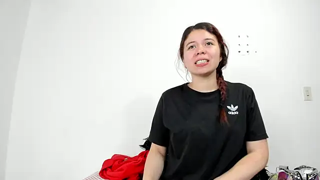 Snapshot of Valen_tina chatting on October 12, 12:51 pm Valen tina online show from October 12, 12:51 pm