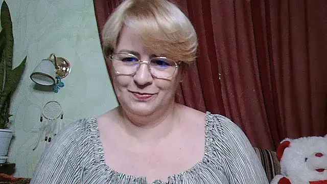 Selena-Velvet online show from November 11, 1:30 pm