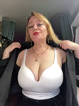 Sweet-blonde online show from April 12, 5:27 pm