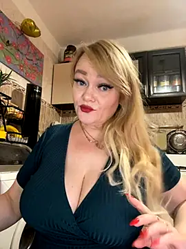 Snapshot of Sweet-blonde chatting on October 3, 4:01 pm Sweet-blonde online show from October 3, 4:01 pm