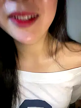 Snapshot of Be_xinh chatting on October 14, 3:14 pm Be xinh online show from October 14, 3:14 pm