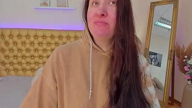 TrishaDarks online show from April 27, 5:15 am