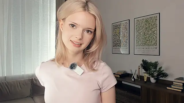 LaureMestler online show from October 4, 8:42 am