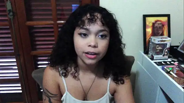 sweetamy326 online show from December 14, 9:20 pm