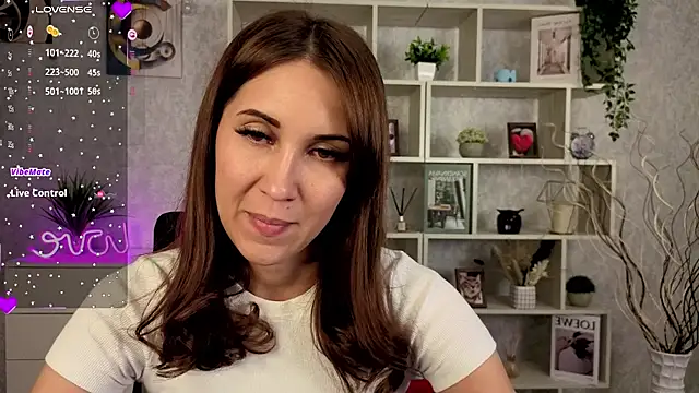 DreamVelour online show from October 28, 8:35 pm