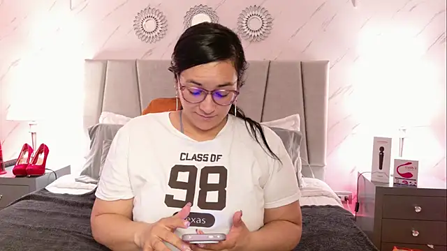 Michell Monet online show from April 23, 5:15 pm