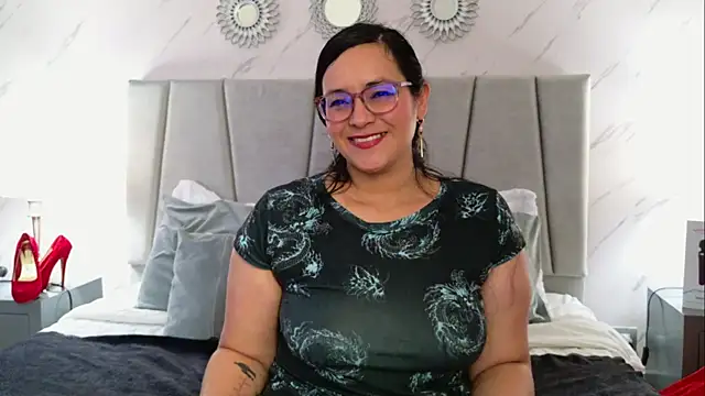 Michell Monet online show from April 22, 12:02 pm