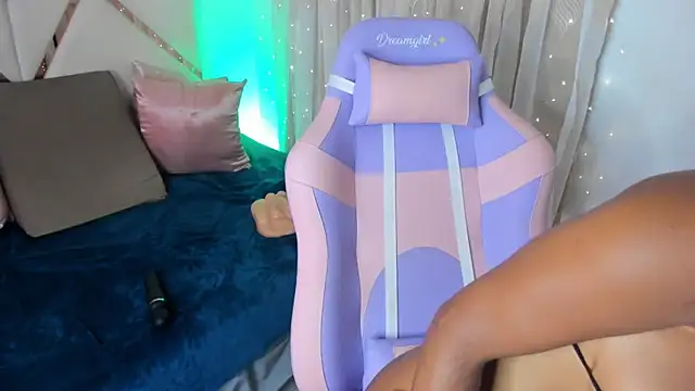 Jade Thonson1 online show from April 23, 7:49 pm