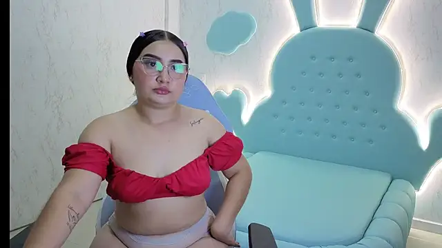 Snapshot of Mia_Cuttee chatting on October 2, 3:33 am Mia Cuttee online show from October 2, 3:33 am