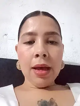 elyne hot online show from October 21, 10:47 pm