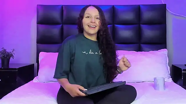 Snapshot of CamilaGomez149 chatting on October 1, 1:05 pm CamilaGomez149 online show from October 1, 1:05 pm