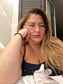 Snapshot of HornyBella88 chatting on October 19, 8:16 am HornyBella88 online show from October 19, 8:16 am