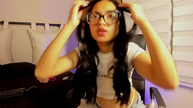 Snapshot of cherry_bunnyx chatting on October 3, 4:28 am cherry bunnyx online show from October 3, 4:28 am