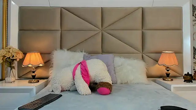 MayaDeLuca online show from December 13, 8:37 pm