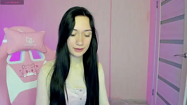 Snapshot of Arina_Meow19 chatting on October 9, 6:17 am Arina Meow19 online show from October 9, 6:17 am