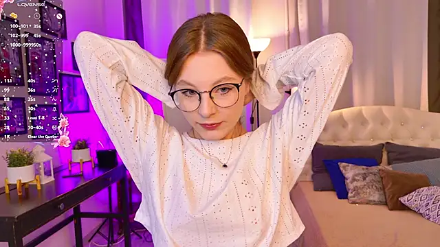 Snapshot of Bubblegum_Babe_ chatting on October 18, 8:10 pm Bubblegum Babe online show from October 18, 8:10 pm