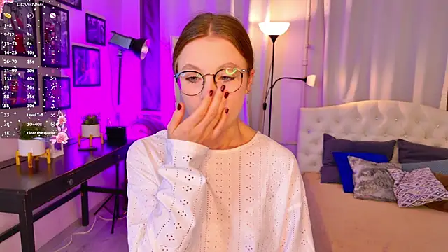 Snapshot of Bubblegum_Babe_ chatting on October 19, 8:33 pm Bubblegum Babe online show from October 19, 8:33 pm