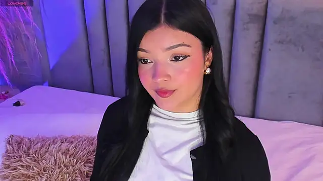 EmmaBlossom online show from October 3, 7:30 pm