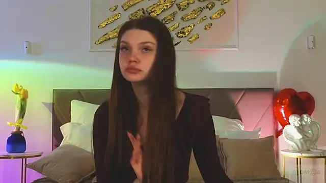 Nicole Broown  online show from March 12, 9:17 pm