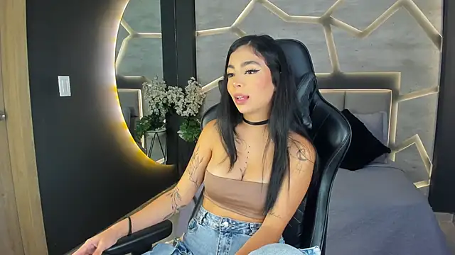 Snapshot of RousseGil_ chatting on October 2, 11:26 am RousseGil online show from October 2, 11:26 am
