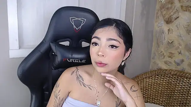 Snapshot of RousseGil_ chatting on October 13, 11:46 am RousseGil online show from October 13, 11:46 am