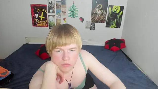 Cattie w  online show from April 22, 1:13 am