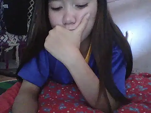 SweetPussie18x online show from April 23, 5:37 am