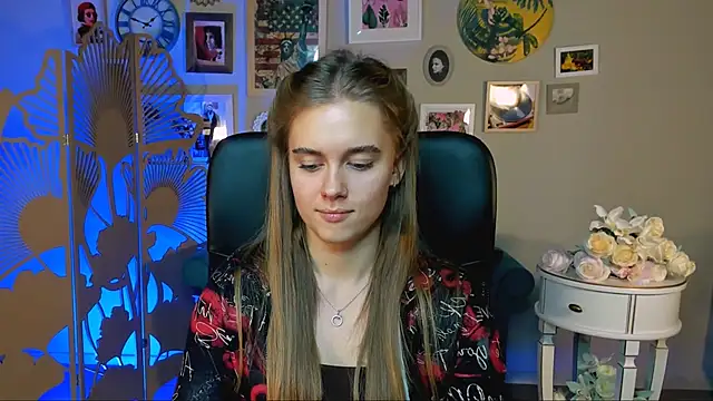 JuneWoods online show from November 25, 6:26 am