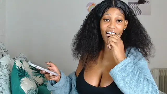 ConnieSmall24 online show from June 25, 10:08 am