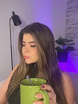 JuliaBelle online show from October 13, 9:50 pm